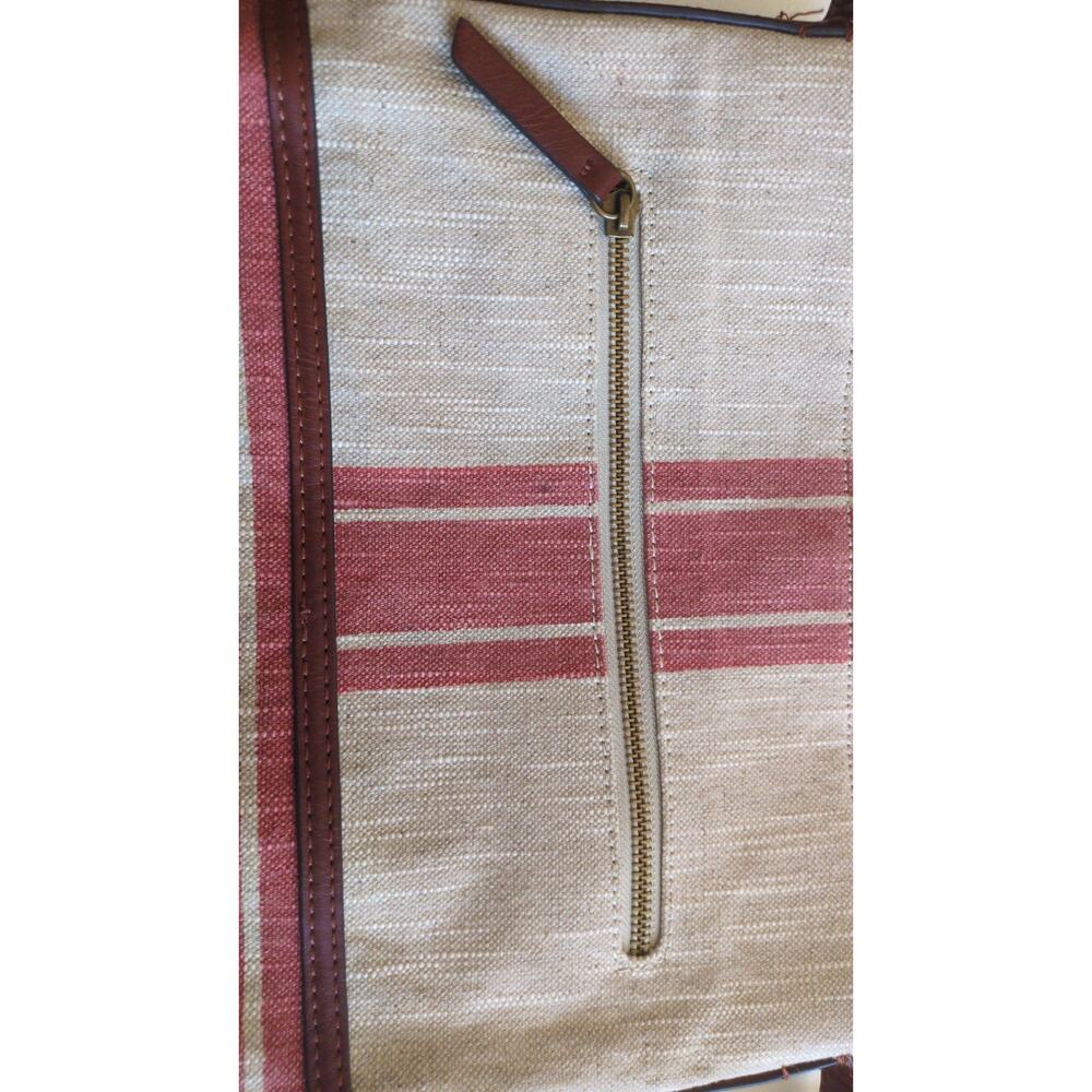 Lucky Brand Fabric Purse with Adjustable Leather Strap, Cream and Coral, ZIpper - Picture 5 of 12